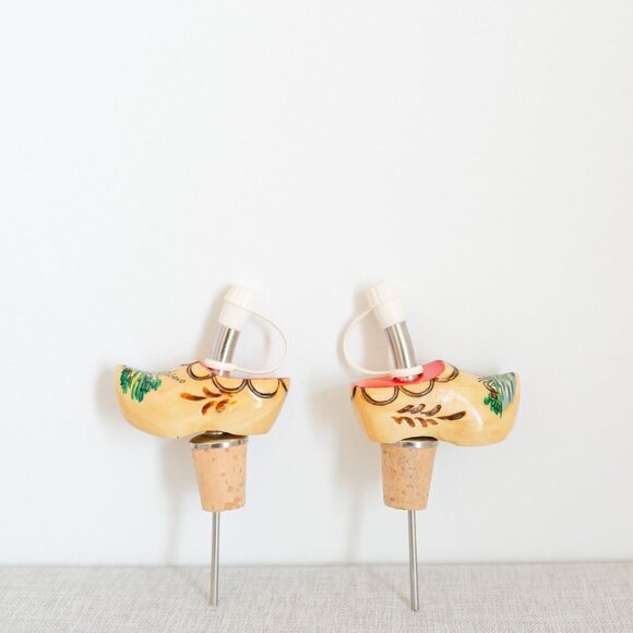 Pair Of Hand-Painted Dutch Wooden Shoe Bottle Stoppers Pourer Vintage Set of 2 - Picture 5 of 9